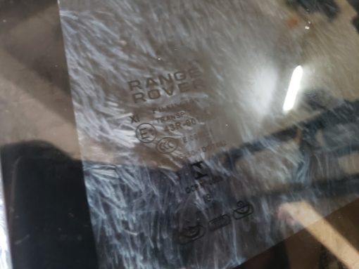 Kính tam giác cửa sau Ranger Rover SuperCharged 2014